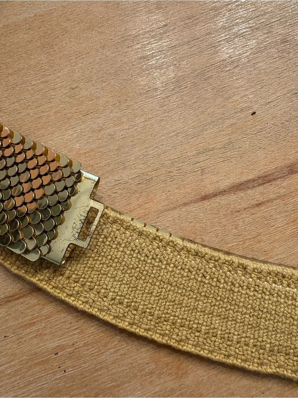 Vintage. Wide Gold Mesh Floral-Clasp Women's Fashion Belt